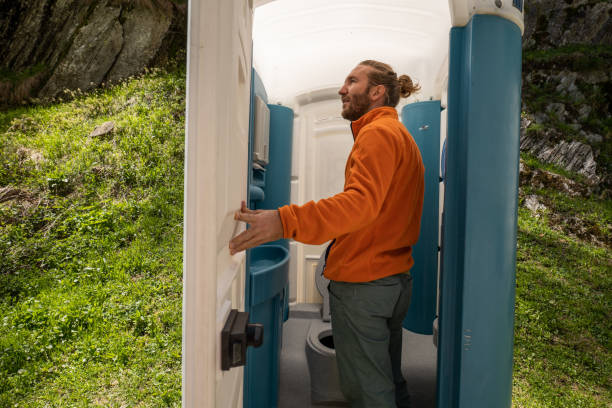 Best Portable bathroom rental  in Clare, MI